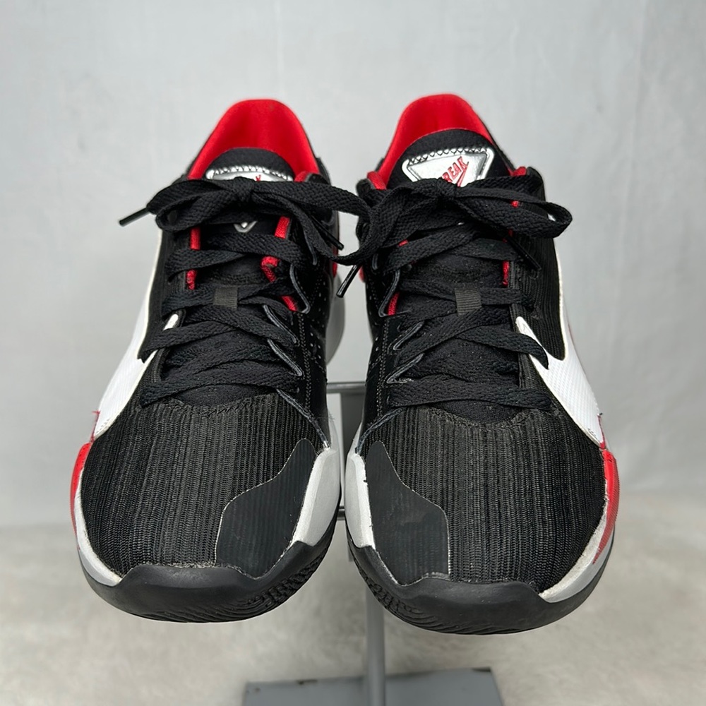 Men’s Nike Zoom Freak 2 size 9 Black, gray,white and red lace ups